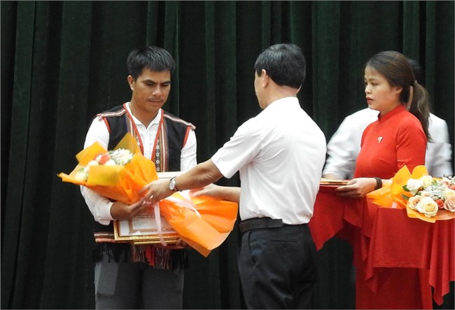 Học và làm theo gương Bác Hồ đảng viên ở Kon Tum giúp dân làng thay đổi nếp nghĩ, cách làm (03/07/2024)
